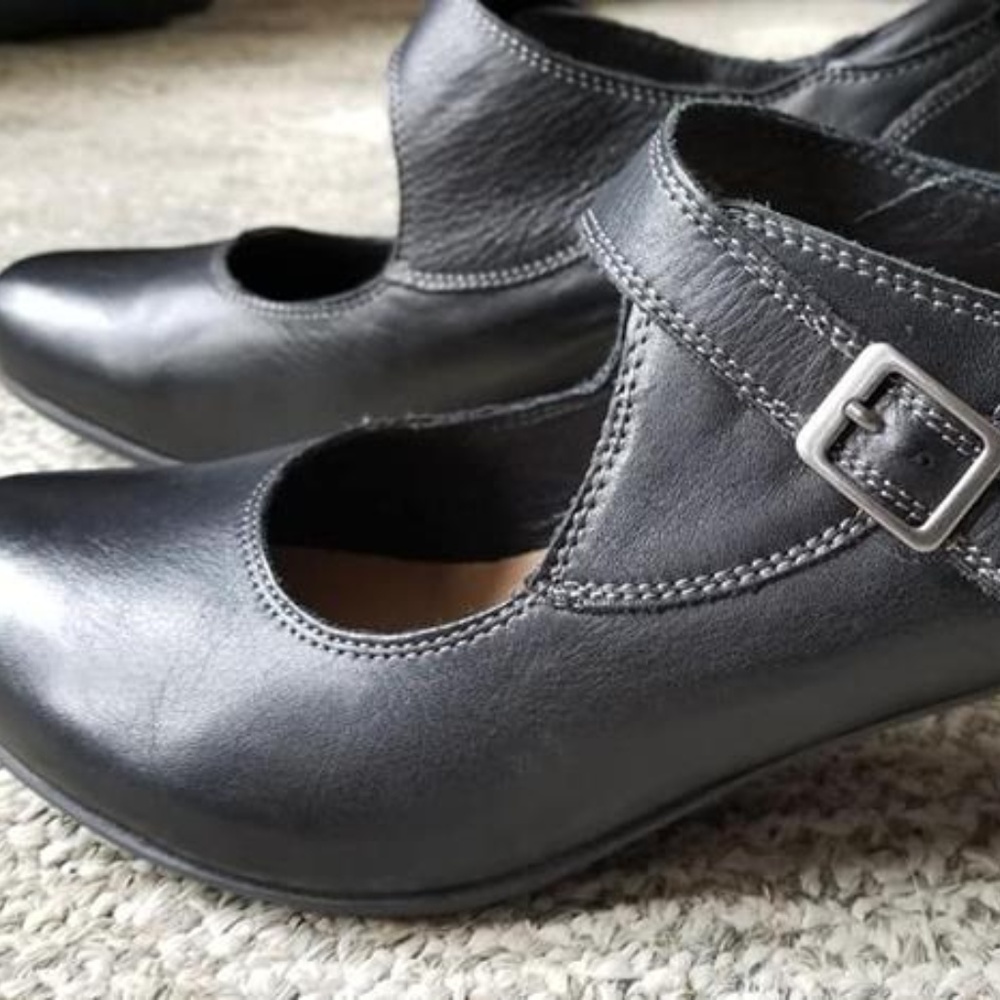 NEW PRICING! Taos brand "Studio" shoes